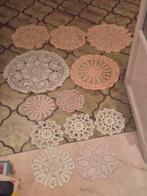 Set van 12 vintage gehaakte kanten placemats., Hobby en Vrije tijd, Kantklossen, Ophalen, Zo goed als nieuw, Overige typen