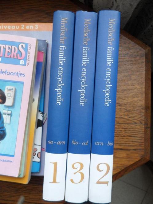3 delen medische familie encyclopedie A B C, Boeken, Wetenschap, Zo goed als nieuw, Ophalen of Verzenden