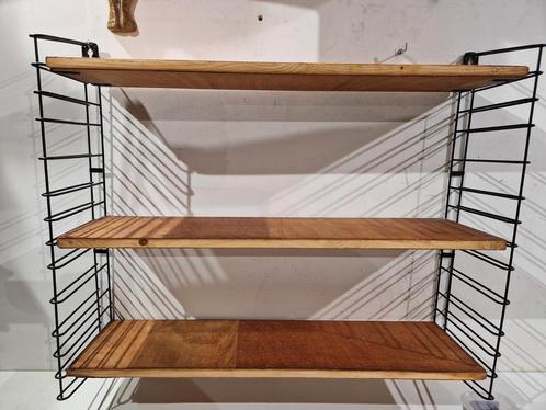 Wandrek boekenrek Tomado staanders met whb of string planken, Huis en Inrichting, Woonaccessoires | Wandplanken en Boekenplanken
