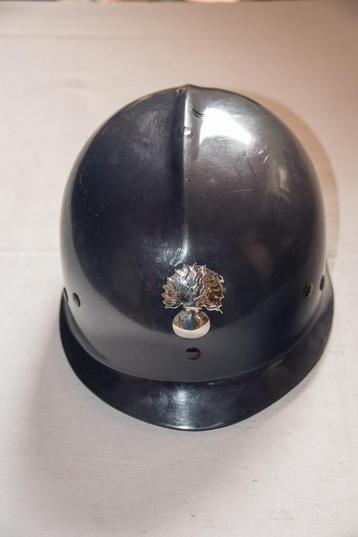 Casque de maintien de l'ordre de l'ex-Gendarmerie disponible aux enchères