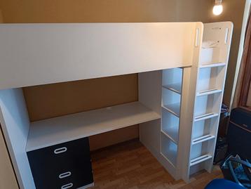 Hoogslaper bed met bureau beschikbaar voor biedingen