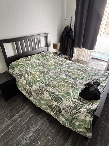 Cadre lit  et 2 tables de chevet / 100€ beschikbaar voor biedingen