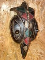 Masker uit Burkina Faso, Ophalen