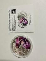 Een sterling zilveren munt over carnaval en gekleurde tekeni, Ophalen