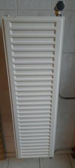 Mooie witte radiator in 2 lagen in Weert., Ophalen, Radiator, Minder dan 60 cm, Zo goed als nieuw