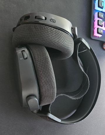 Arctis 7 SteeelSeries draadloze gaming headset beschikbaar voor biedingen