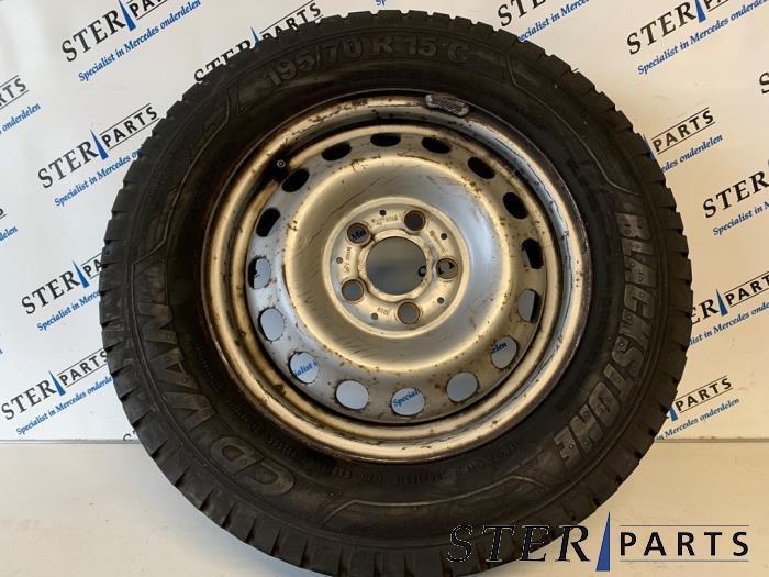 Velg + Band van een Mercedes Vito, Auto-onderdelen, Banden en Velgen, Personenwagen, Gebruikt, 3 maanden garantie, Ophalen of Verzenden