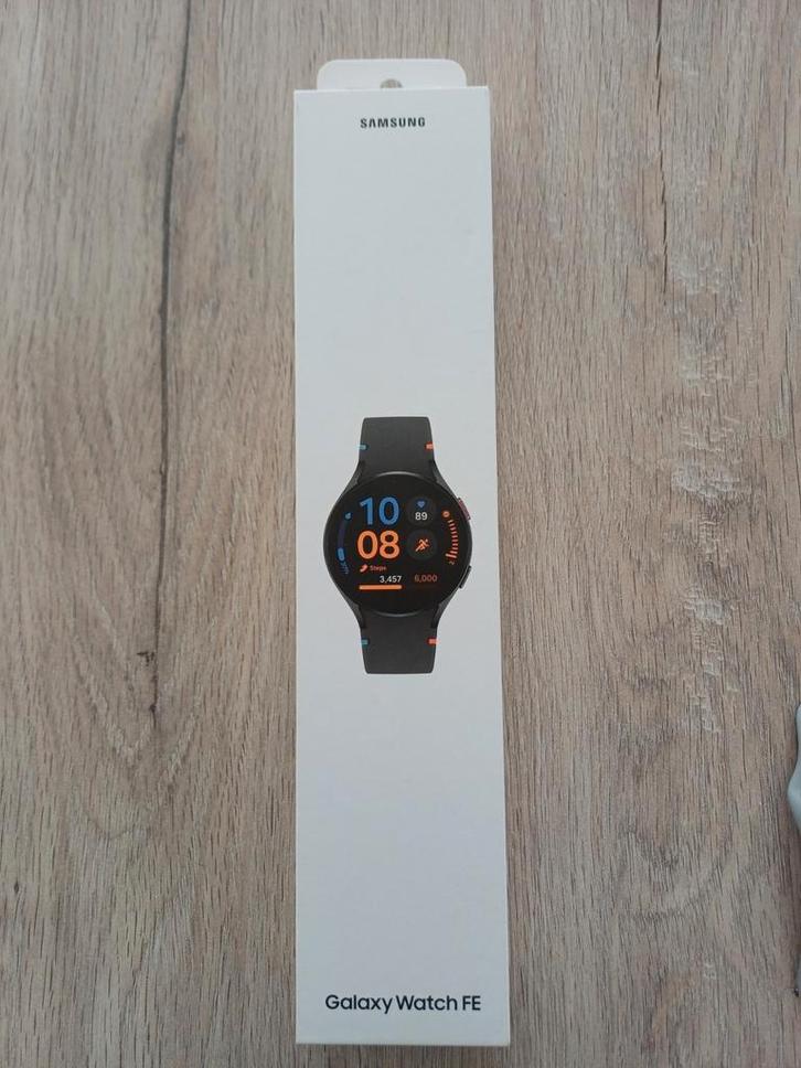Samsung Galaxy Watch FE + 2 extra bandjes, Handtassen en Accessoires, Smartwatches, Ophalen of Verzenden
