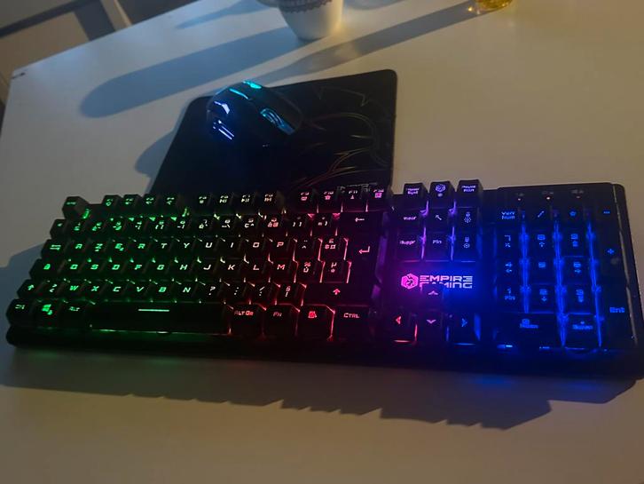Kit clavier + souris + tapis gaming, Informatique & Logiciels, Claviers, Comme neuf, Azerty, Sans fil, Ensemble clavier et souris