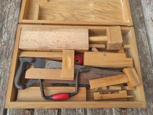 Koffer met houtbewerkingsmateriaal  voor handige kinderen., Antiek en Kunst, Antiek | Gereedschap en Instrumenten, Ophalen of Verzenden