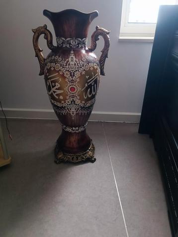 decoratieve keramische vaas beschikbaar voor biedingen