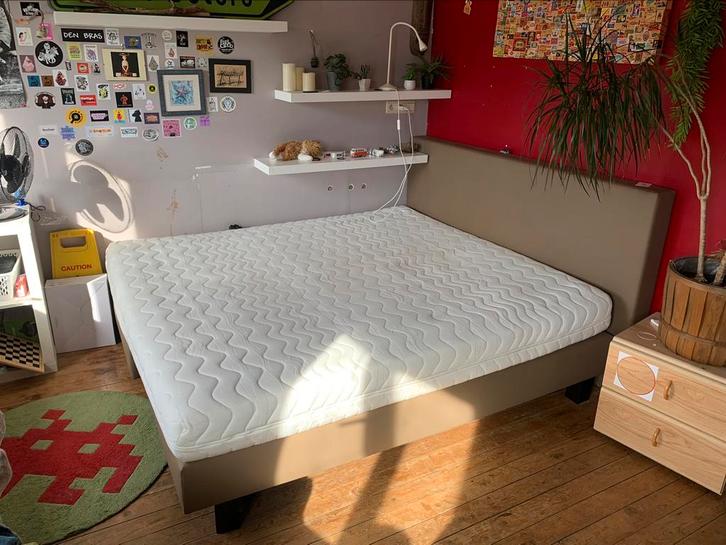Comfortabel bed 180x200 – Elsach boxspring + matras, Huis en Inrichting, Slaapkamer | Slaapbanken, Zo goed als nieuw, 180 cm, 200 cm