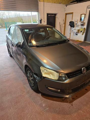 A vendre toute pieces polo 6r  beschikbaar voor biedingen
