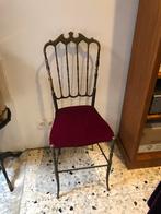 Koperen antieke stoel met rode zitting, Enlèvement