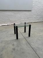 Glazen tafeltje, Ophalen