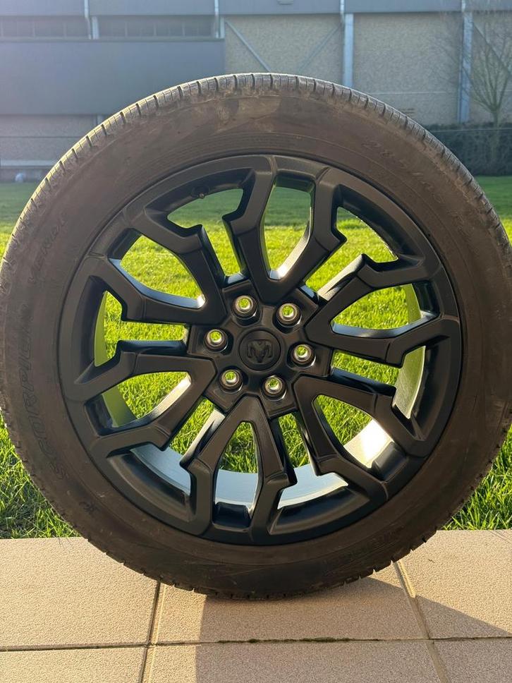 Originele Dodge Ram 1500 limited 22” velgen + Pirelli banden, Auto-onderdelen, Banden en Velgen, Band(en), Ophalen