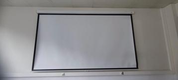 Beamer scherm 133" beschikbaar voor biedingen