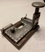 Antieke nietmachine., Antiek en Kunst, Antiek | Gereedschap en Instrumenten, Verzenden