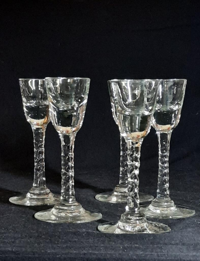 4+1 verres à liqueur sur pied, ancien fin 19 ième., Enlèvement ou Envoi
