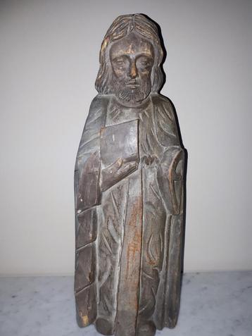 Ancienne statue en bois de saints.