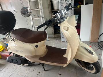 Lowigi scooter + helm