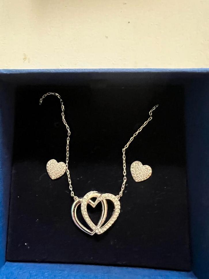 Ensemble de cœurs doubles Swarovski, Bijoux, Sacs & Beauté, Colliers, Comme neuf, Enlèvement ou Envoi