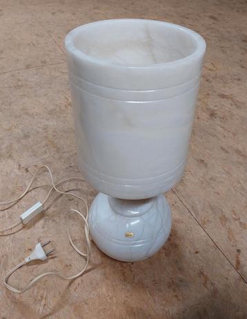 Marmeren lamp beschikbaar voor biedingen