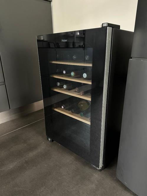 Haier wijnkoelkast — Compact en efficiënt — Zeer goede st, Elektronische apparatuur, Koelkasten en IJskasten, Zo goed als nieuw