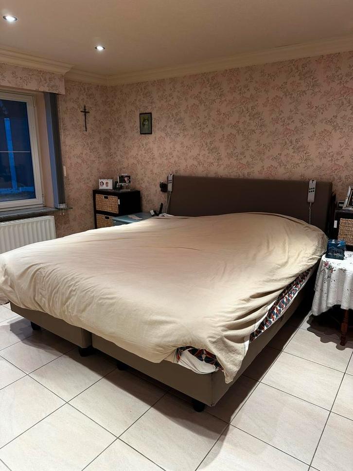 Electrische boxspring, Huis en Inrichting, Slaapkamer | Boxsprings, Gebruikt, 180 cm, 200 cm, Tweepersoons, Beige, Bruin, Ophalen