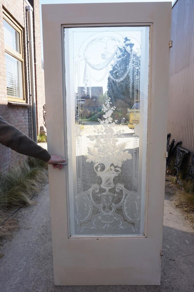 Oude houten deur met geetst/ gestraald glas met bloementuil, Doe-het-zelf en Bouw, Deuren en Vliegenramen, Gebruikt, Glas, Hout