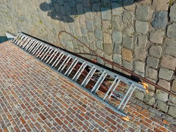 3 delige ladder beschikbaar voor biedingen