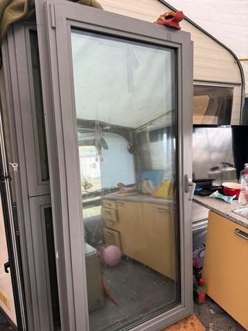 Aluminium ramen dubbel glas beschikbaar voor biedingen