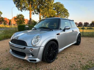 Mini one  disponible aux enchères