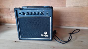 15 watt Amp en Laney gitaarspeaker 65 watt - 12 inch, Musique & Instruments, Amplis | Basse & Guitare, Enlèvement ou Envoi, Comme neuf