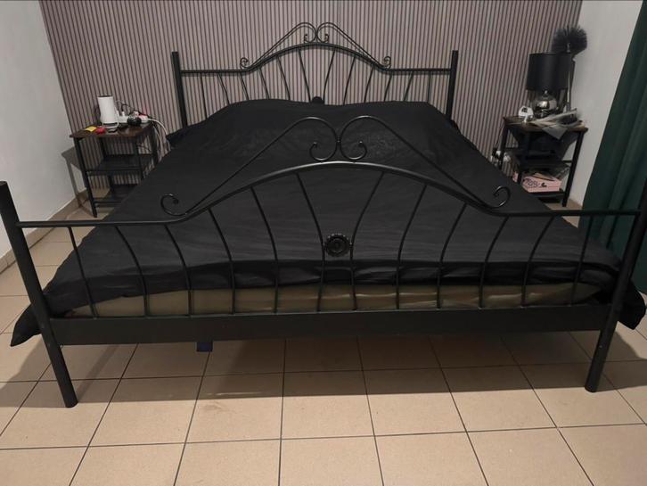 Stevig zwart metalen bed 180x200, Antiek en Kunst, Antiek | Meubels | Bedden, Ophalen