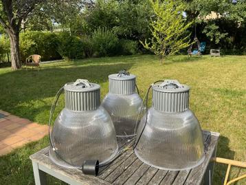 3x industriële hanglampen beschikbaar voor biedingen