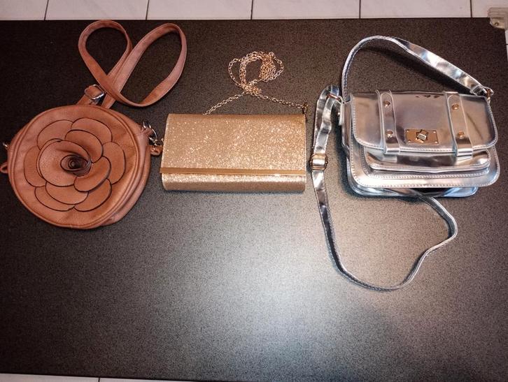 Reeks handtassen ook nieuwe - 5€/stuk, Handtassen en Accessoires, Tassen | Damestassen, Zo goed als nieuw, Handtas, Overige kleuren