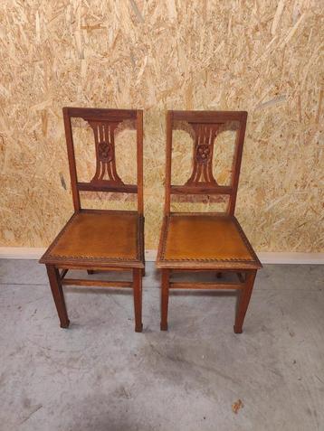 Set van 2 antieke houten stoelen met lederen zitvlak beschikbaar voor biedingen