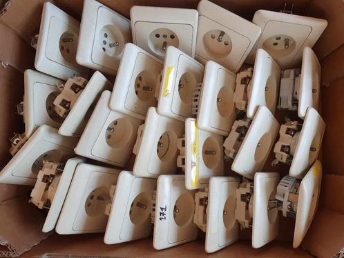 Inbouw stopcontacten, Doe-het-zelf en Bouw, Elektriciteit en Kabels, Gebruikt, Stopcontact, Ophalen