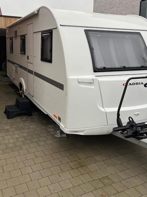 Adria Altea met stapelbed én vast bed te koop, Caravans en Kamperen, Caravans, Particulier, tot en met 6, 1250 - 1500 kg, Treinzit