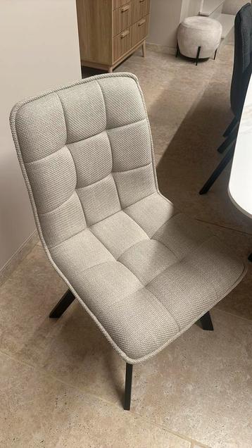 Nieuwe stoelen twee kleuren beschikbaar voor biedingen