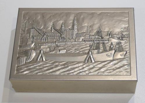 Boîte à cigarillos, métal repoussé, ville d’Anvers-Antwerpen, Verzamelen, Rookartikelen, Aanstekers en Luciferdoosjes, Gebruikt