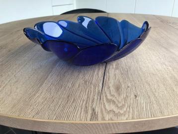 Moderne blauwe glazen fruit ( schaal ) beschikbaar voor biedingen