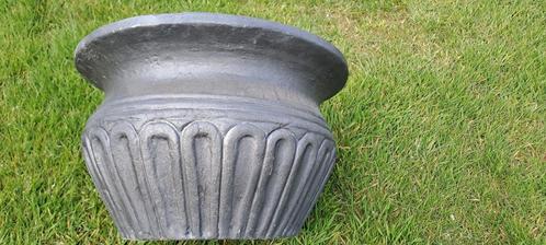 Mooie grijze stenen bloempot, vorstbestendig., Tuin en Terras, Bloempotten, Gebruikt, Steen, Binnen, Balkon, Tuin, Minder dan 40 cm