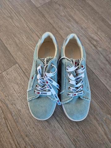 Tommy hilfiger beschikbaar voor biedingen