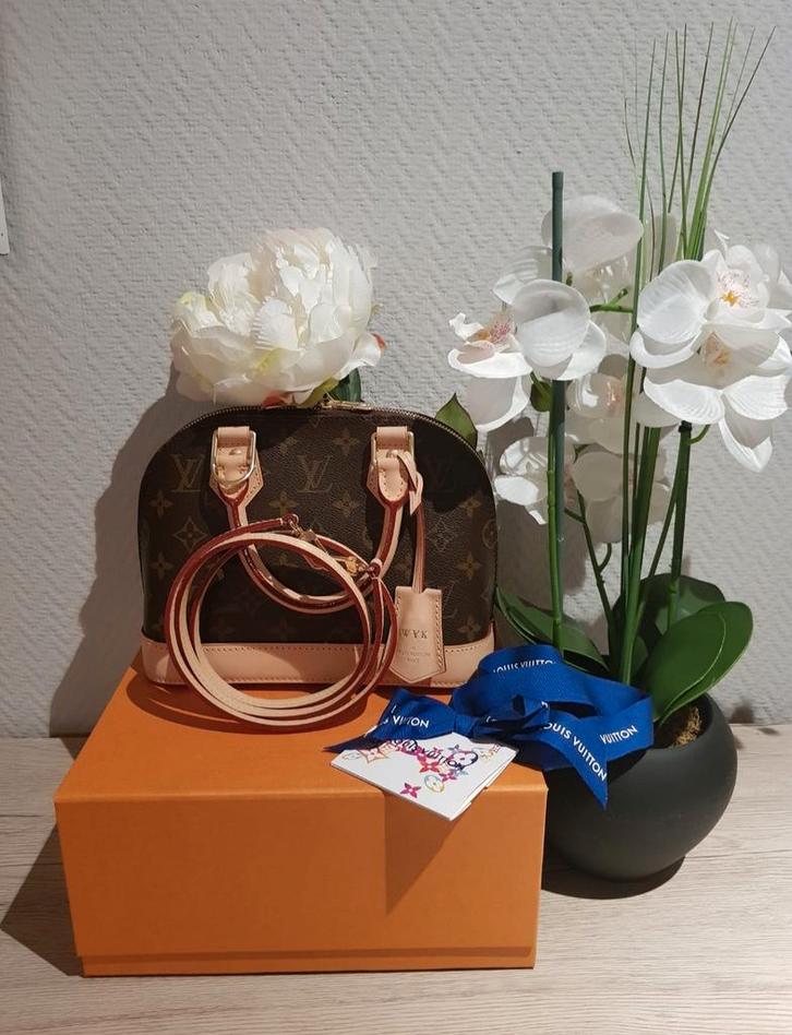 Louis vuitton Alma Bb, Bijoux, Sacs & Beauté, Sacs | Sacs Femme, Enlèvement