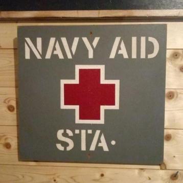 Militaria - Panneau médic US WW2 : NAVY AID STATION