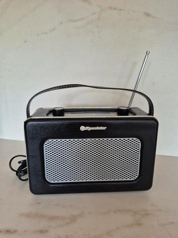 Zwarte retro Roadstar radio beschikbaar voor biedingen