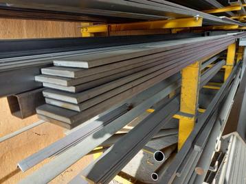 4 lengtes van 6 m plat staal 80x10 mm dik - Nieuw plat ijzer beschikbaar voor biedingen