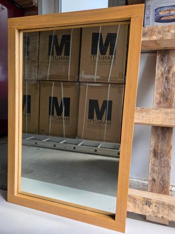 Spiegel in massief eiken houten kader beschikbaar voor biedingen